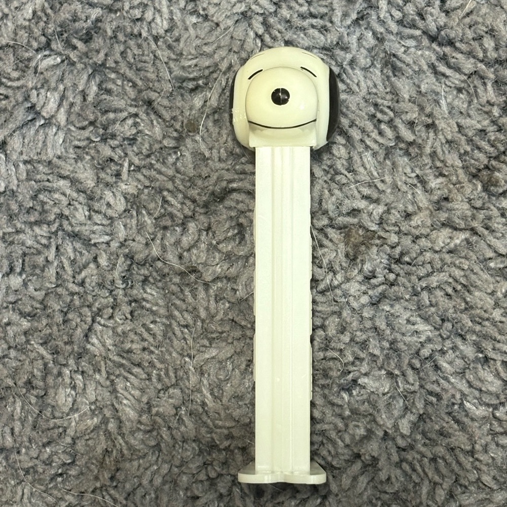 NWOT collectible snoopy headed PEZ dispenser